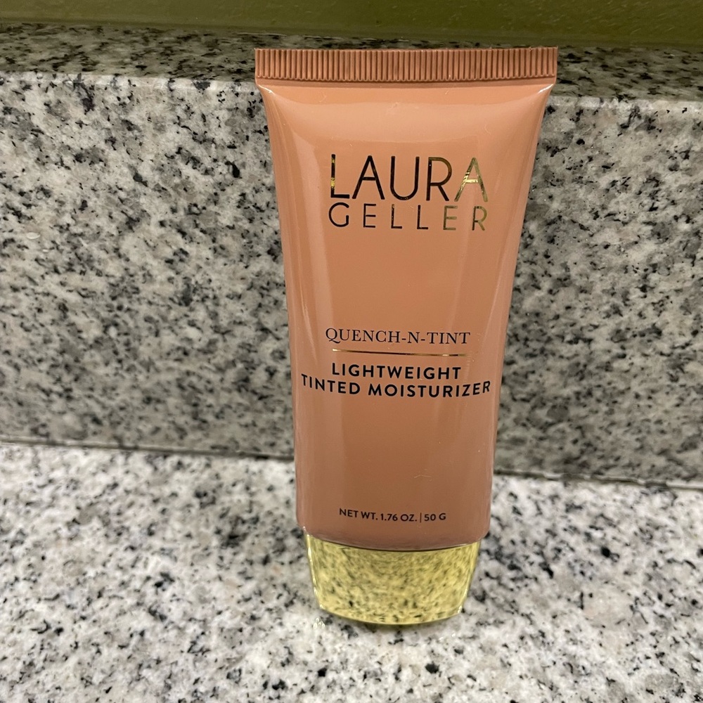 Laura Geller Quench-N-Tint Lightweight Tinted Moisturizer - Medium/Deep